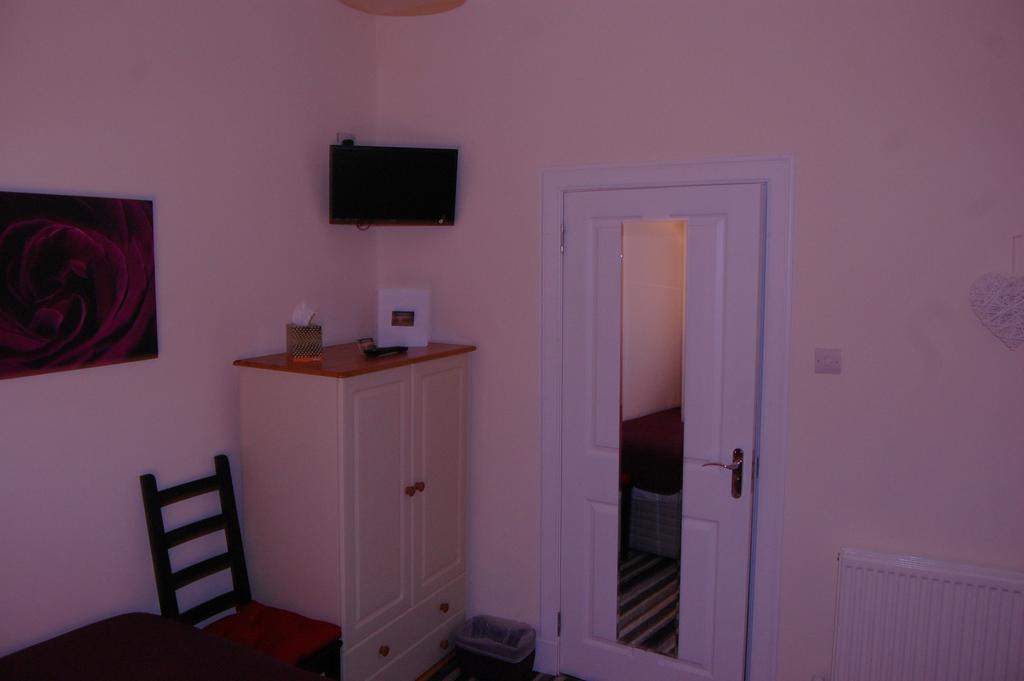 Dawn Break Bed & Breakfast Largs Ruang foto