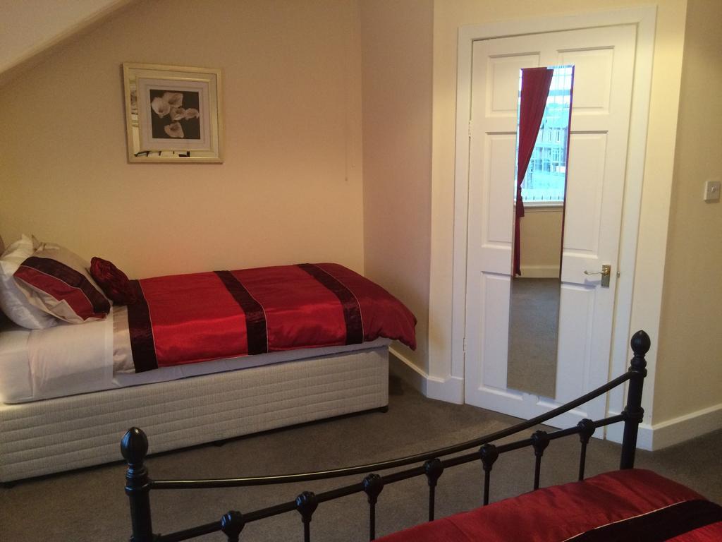 Dawn Break Bed & Breakfast Largs Ruang foto