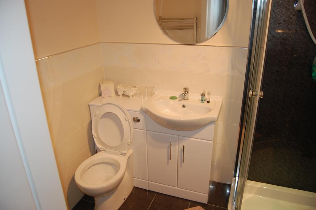 Dawn Break Bed & Breakfast Largs Bagian luar foto